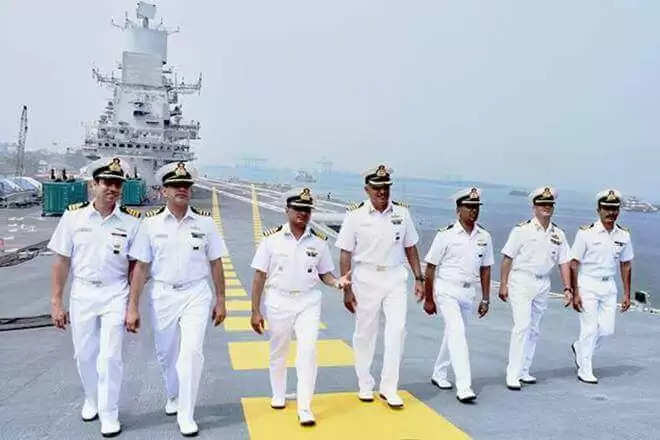 Indian Navy Requirement: भारतीय नौसेना में नौकरी पाने का सुनहरा मौका, डिग्री पास करें जल्द आवेदन