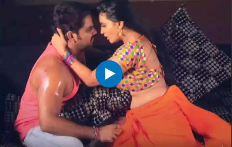 Akshara Singh Romance: पवन सिंह-अक्षरा सिंह के बेडरूम रोमांस ने लगाई आग, करोड़ों लोगों ने देखा Video