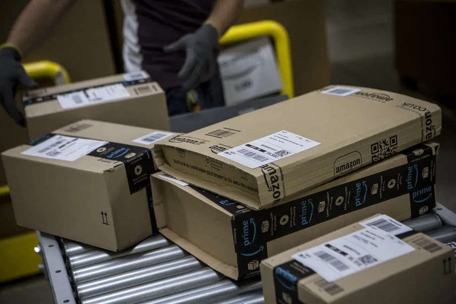 लेबर मिनिस्ट्री ने किया Amazon को समन, सुनवाई में नहीं पहुंचे खुद कर्मचारी