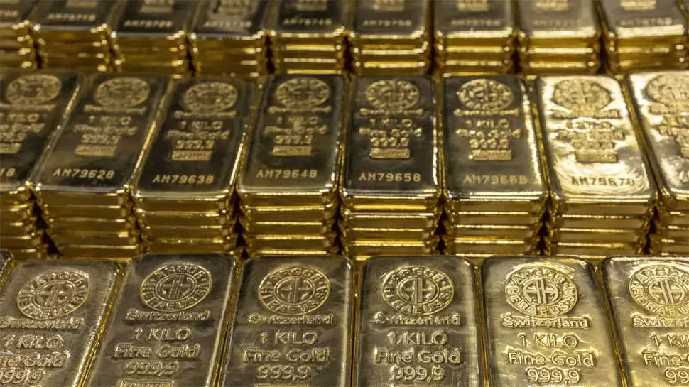 Gold in dustbin: एयरपोर्ट पर कूड़ेदान में पड़ा था इतना सोना, कीमत जानकर रह जाएंगे हैरान