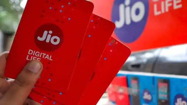 Reliance Jio ले आई धांसू प्लान, रोज मिलेगा 2.5GB डेटा, अनलिमिटेड कॉलिंग के साथ, सालभर रिचार्ज से छुट्टी
