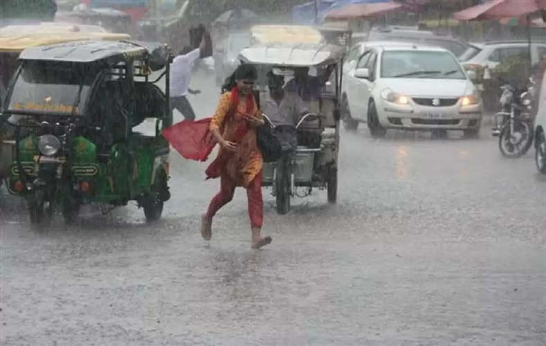 Delhi Weather News: दिल्ली एनसीआर में कैसा रहेगा संडे, मौसम विभाग ने बताया बारिश होगी या नहीं