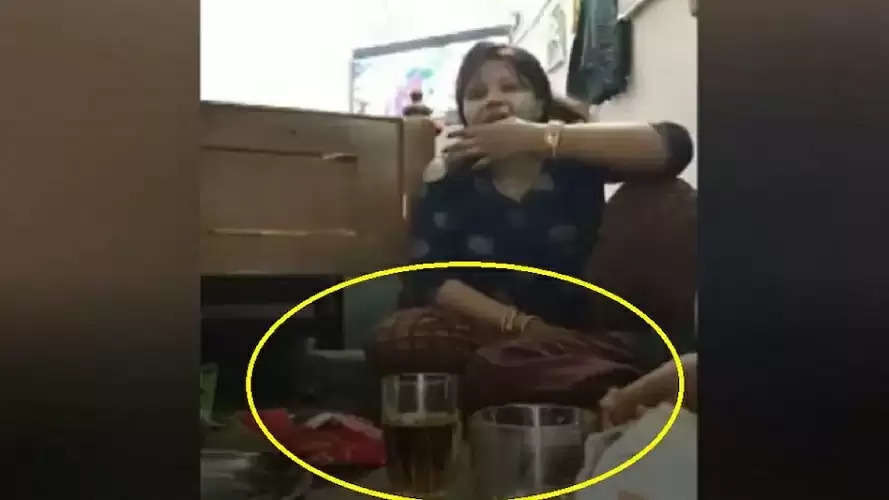 'दारू सिर्फ गम ही नहीं भुलाती-जेल भी पहुंचाती है' शराब पीने का वीडियो वायरल होने पर लड़की को पुलिस ने किया गिरफ्तार, जानें वजह 