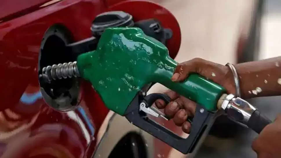Petrol Price Today: कच्‍चे तेल में र‍िकॉर्ड ग‍िरावट, सरकारी कंपन‍ियों ने जारी क‍िए पेट्रोल-डीजल के नए रेट