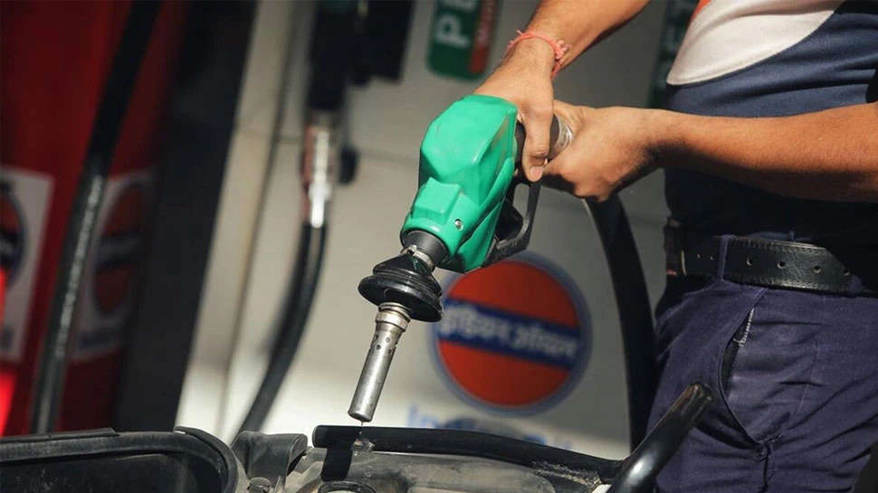 Petrol-Diesel Price: पेट्रोल-डीजल के दामों में आज राहत, टंकी फुल कराने से पहले चेक करें लेटेस्ट रेट