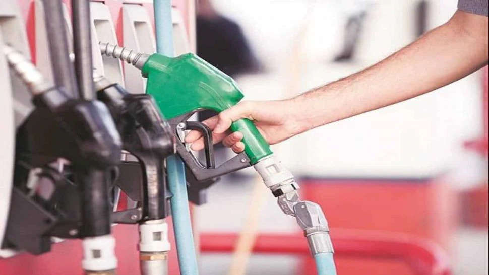 Petrol Price Today: पेट्रोल- डीजल की कीमत में आज राहत, देखें अपने शहर में तेल के लेटेस्ट रेट