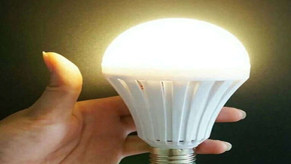 200 रुपये से कम में खरीदें ये अनोखा Bulb, घर को करेगा रोशन, बिना बिजली के भी करेगा काम!