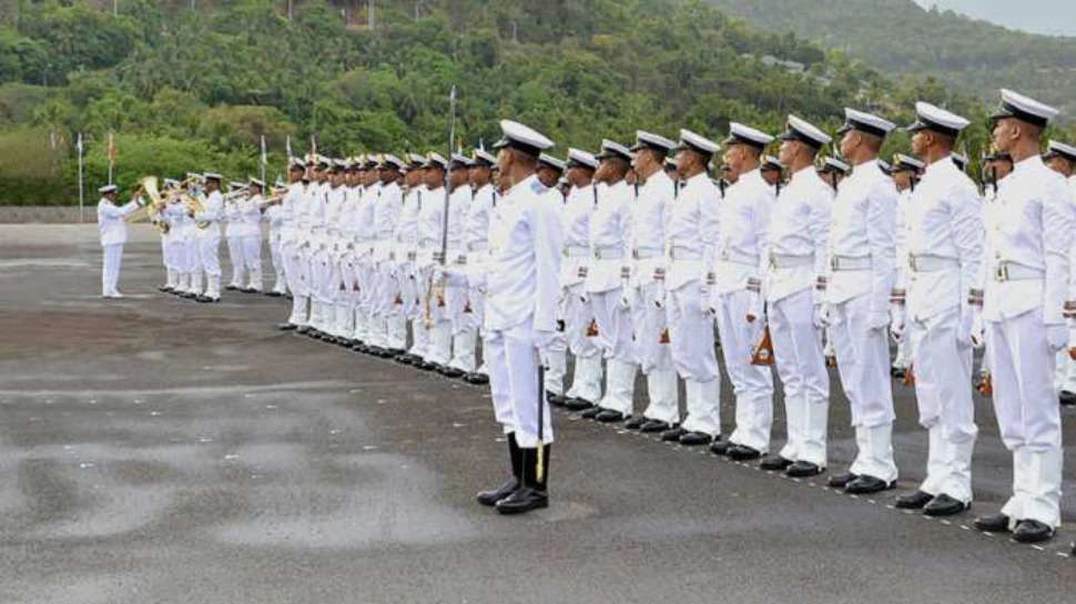 Indian Navy Jobs 2022: भारतीय नौसेना में तमाम पदों पर निकली भर्तियां, जल्द करें अप्लाई