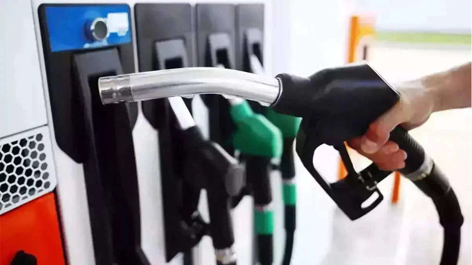 Petrol-Diesel Price: पेट्रोल-डीजल के बाद CNG पर महंगाई की मार, टंकी फुल कराने से पहले चेक कर लें ताजा रेट