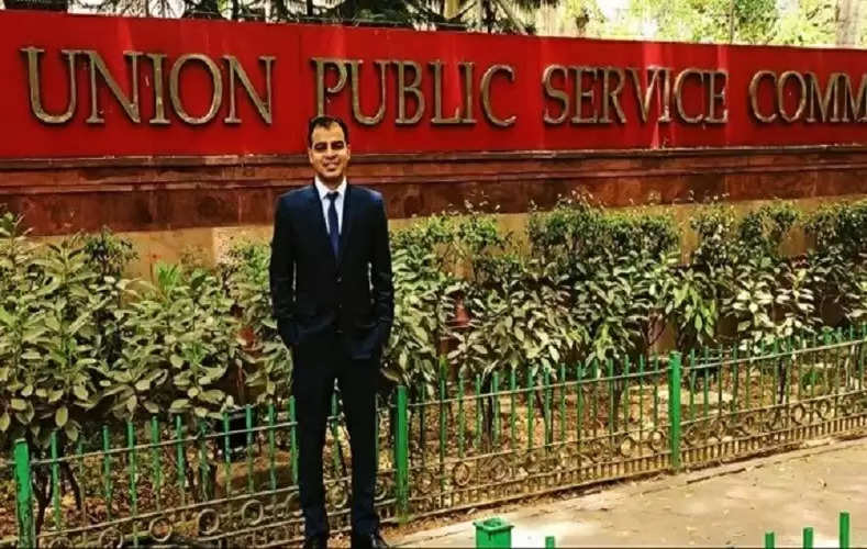 UPSC Result: इंजीनियरिंग की नौकरी छोड़ आईएएस बने मैनपुरी के ऋतुराज, पहले ही प्रयास में पाई सफलता